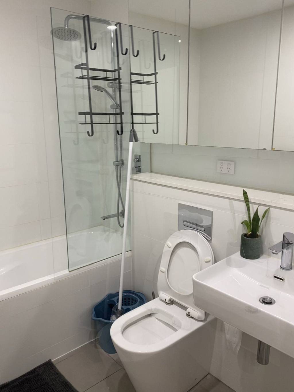 今日悉尼Homebush 两房两卫公寓次卧招租 包家具水电床 Homebush 两房两卫公寓次卧招租 包家具水电床