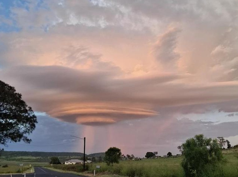 UFO？！澳洲上空惊现神秘光圈！网友惊叹不已，真相竟是...（组图） - 4