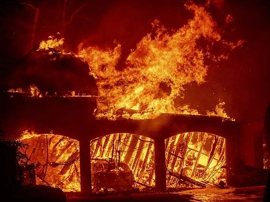 洛杉矶富人区爆发“末日大火”！5死10万人撤离家园，众多好莱坞明星丢下豪宅逃生，加州进入紧急状态（视频/组图） - 4