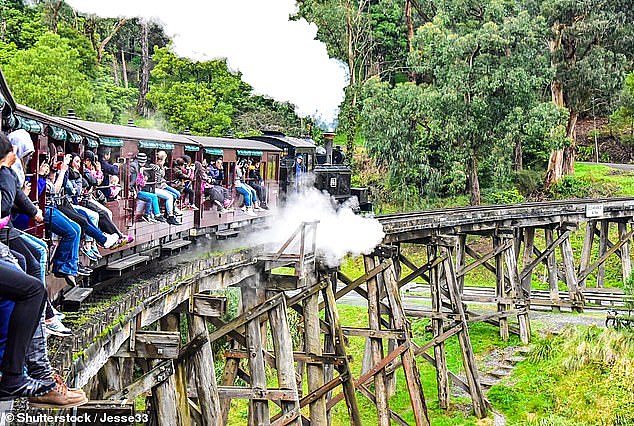 Visitors frequently praise the friendly volunteer staff and the picturesque views along the route