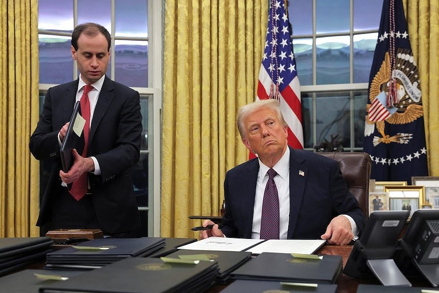 Trump signing oval