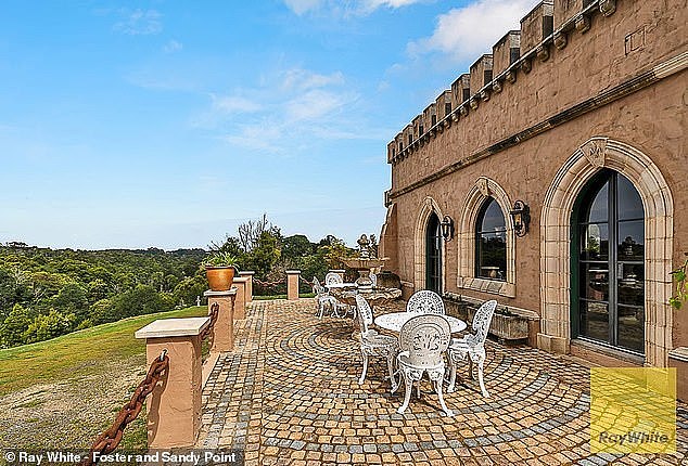 Imagine long tables laden with candlelit feasts, goblets of wine, and guests dressed in velvet and brocade, mingling to the soft sounds of a string quartet