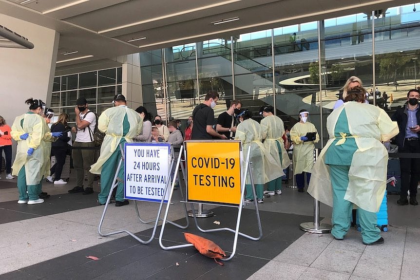 A crowd of people line up for covid testing