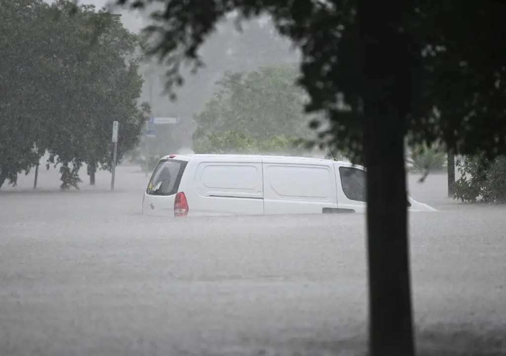 滚动更新：3个月的雨1天下完！昆州多地暴雨成灾，新州数百学校周一继续停课（视频/组图） - 1