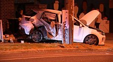 墨尔本街头发生多车相撞事故！4人受伤送医，现场一片狼藉（组图）