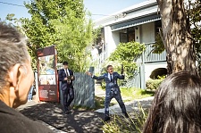 墨尔本房产吸引上百人围观拍卖！最终买家关键一击，$195万成功拿下（组图）