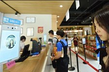 中国新规禁止强制“人脸识别”（组图）