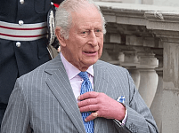 突发！英王查尔斯紧急住院，癌症治疗出意外