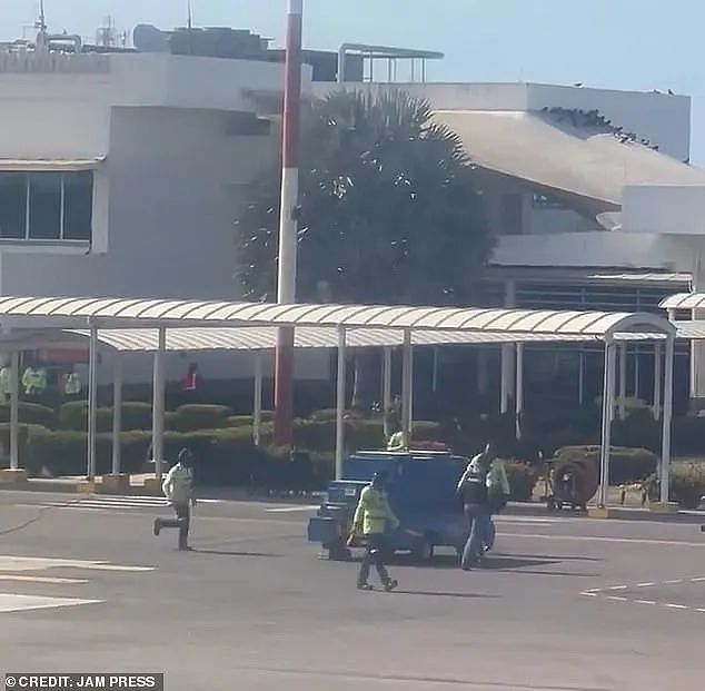 劫匪把运钞车抢了！大马路上“超级撒币”脱身，民众哄抢，警察拦都拦不住...这？？（组图） - 2