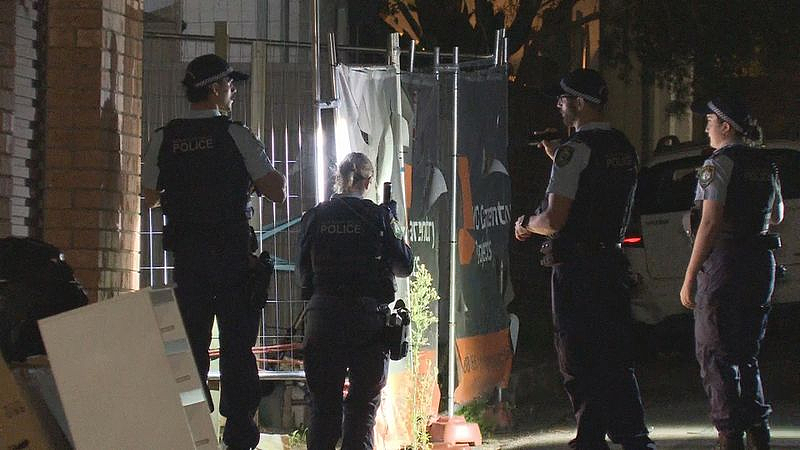 澳洲8名蒙面歹徒闯入民宅,捅伤1人!两嫌犯被捕,6人仍在逃(组图) - 2