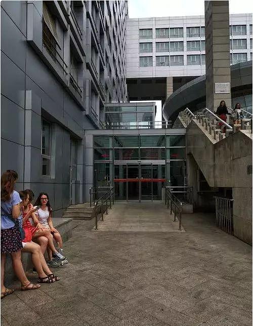 首都师范大学歧视本国学生？游泳馆留学生半价，中国学生不得入内（组图） - 3