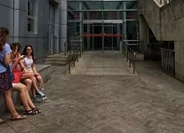 首师大歧视本国学生？泳馆留学生半价，中国学生禁入