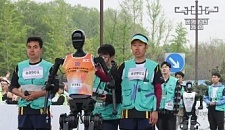 堪比科幻大片！今天，全球首场人形机器人“半马”开跑（视频/组图）