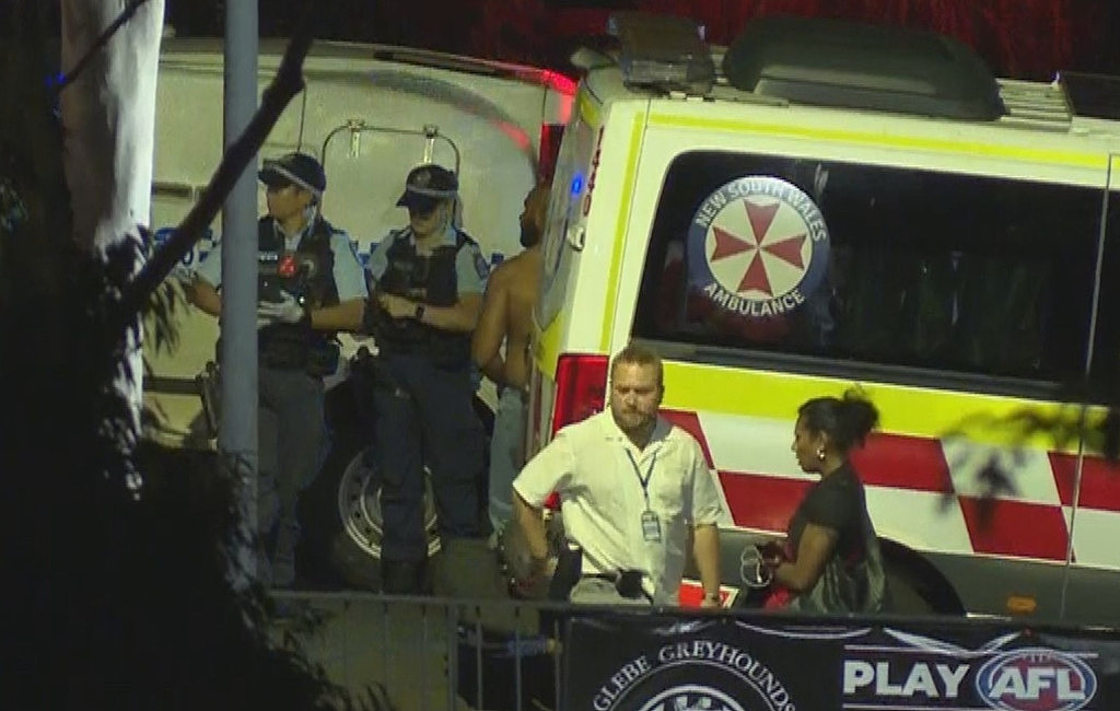 悉尼上演深夜大乱斗！40人在公园内互殴，警员用辣椒水驱赶，多人被捕（组图） - 3