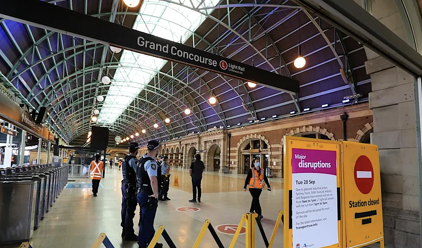 海港大桥突发警方行动,悉尼列车大停运,球迷和通勤族都受影响(图) - 2