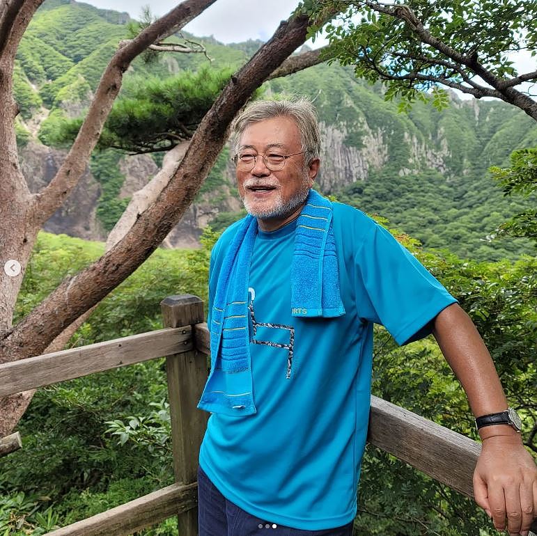 韩国前总统文在寅涉受贿被起诉！青瓦台魔咒再现（组图） - 8