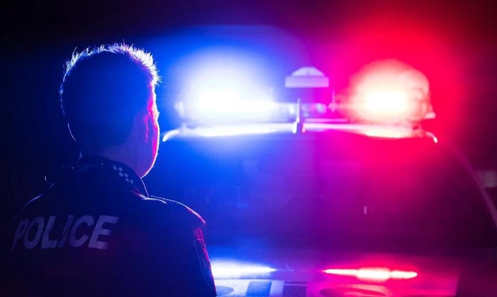 澳洲大洋路又双叒出事！摩托车失控坠落路堤，引发大规模救援（图） - 2