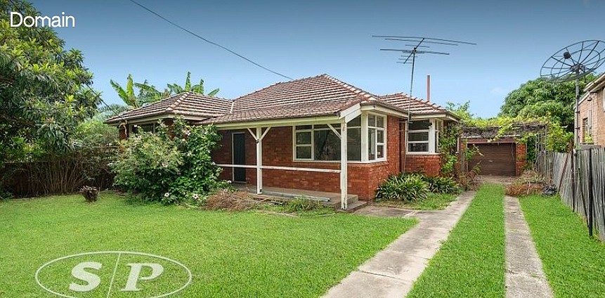 Burwood“破屋”$307万成交！吸引25人注册竞拍，地板天花板上都有洞（组图） - 2