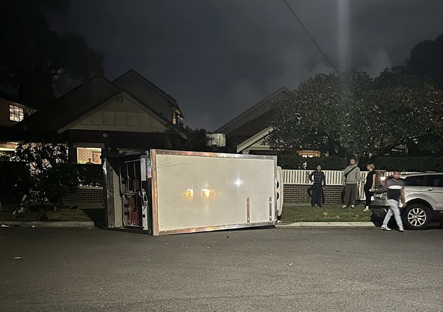 盗车撞毁多辆汽车，澳男子毒驾逃逸未果被捕（组图） - 2