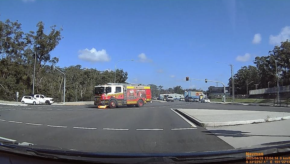 扑火途中自燃!新州消防车“先救自己”,工会呼吁紧急更换老旧设备(组图) - 3