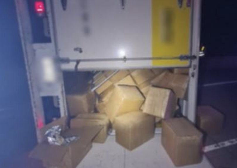 翻车露马脚!两名teenager涉嫌烟草走私被捕,面临多项指控(图) - 2