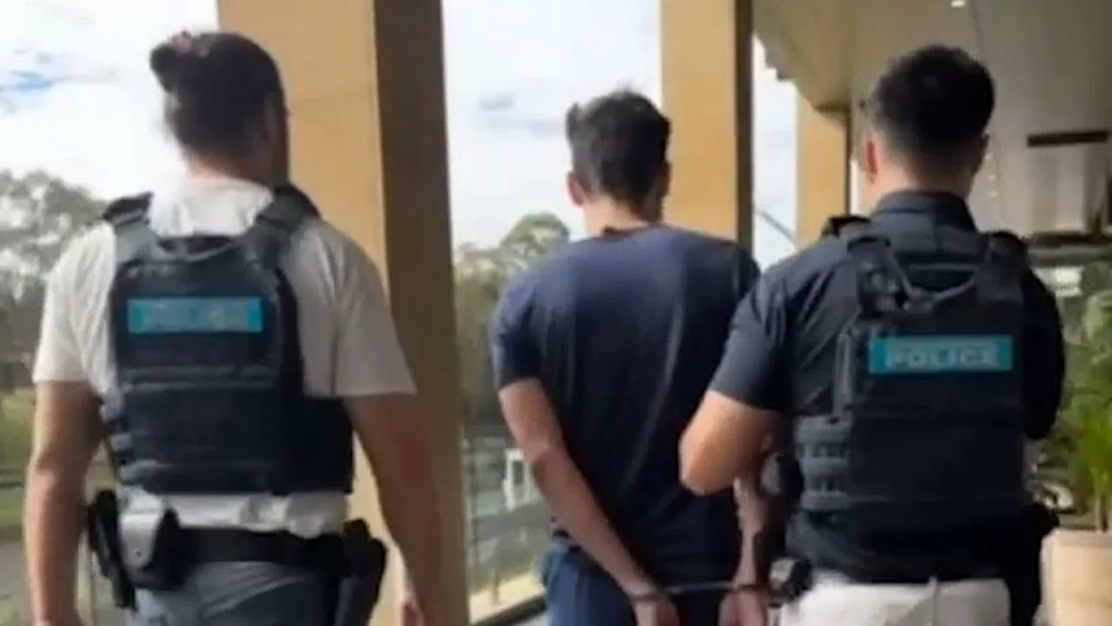 澳警方捣毁两个秘密制毒窝点！查获百万现金，大批毒品，涉案父子被捕（组图） - 2