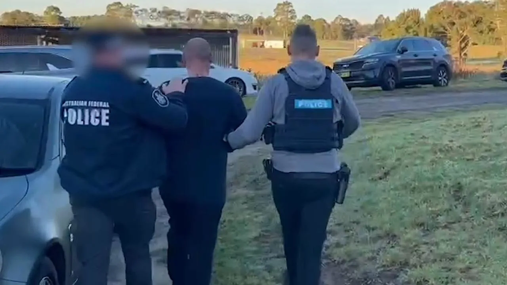澳警方捣毁两个秘密制毒窝点！查获百万现金，大批毒品，涉案父子被捕（组图） - 3