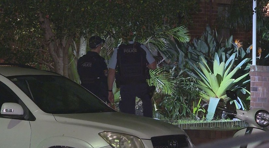 3人持砍刀强闯悉尼民宅!住户受伤,目前仍在逃(图) - 2