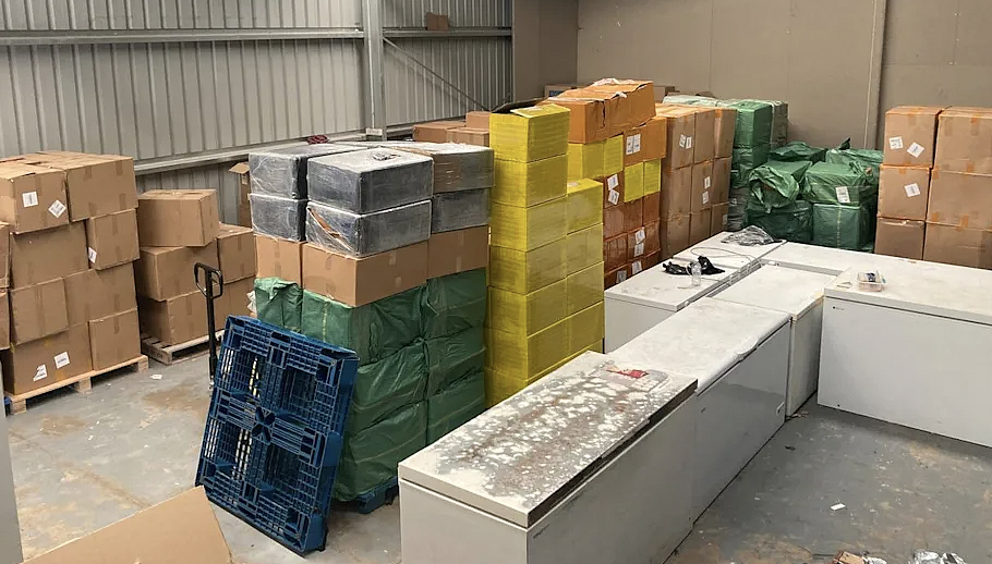 非法烟草泛滥!南澳警方突袭仓库,查获价值超$700万非法烟草(组图) - 3