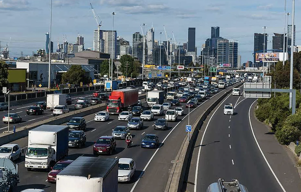 超速致命、执法滞后：澳洲道路安全目标严重脱轨，年损失超$300亿（组图） - 2