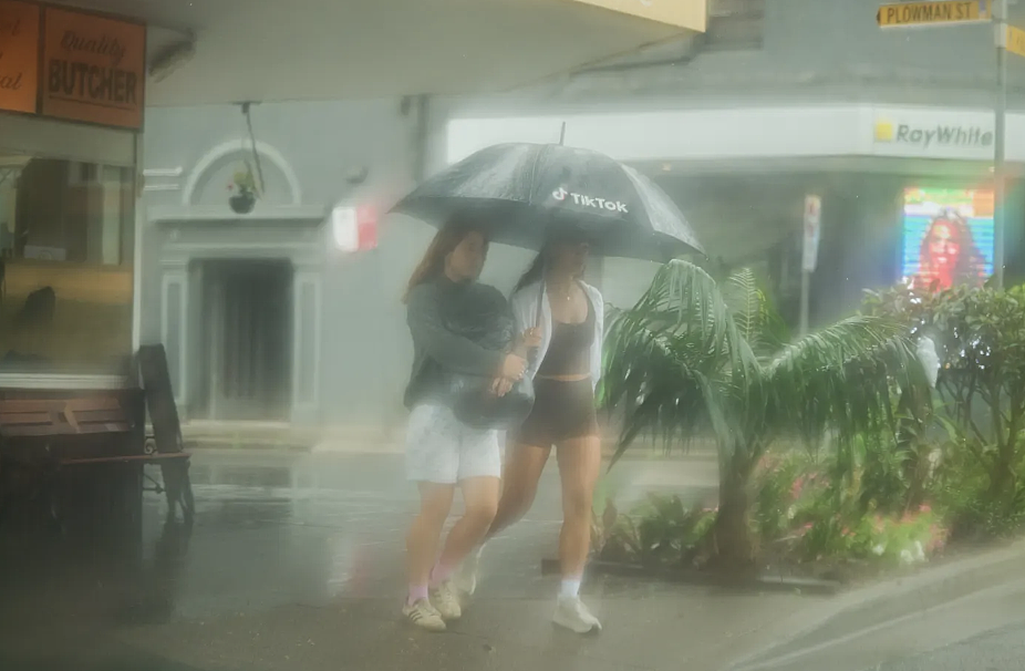 悉尼持续阴雨天气，强冷锋引发暴风雨，沿海活动需注意安全（组图） - 3