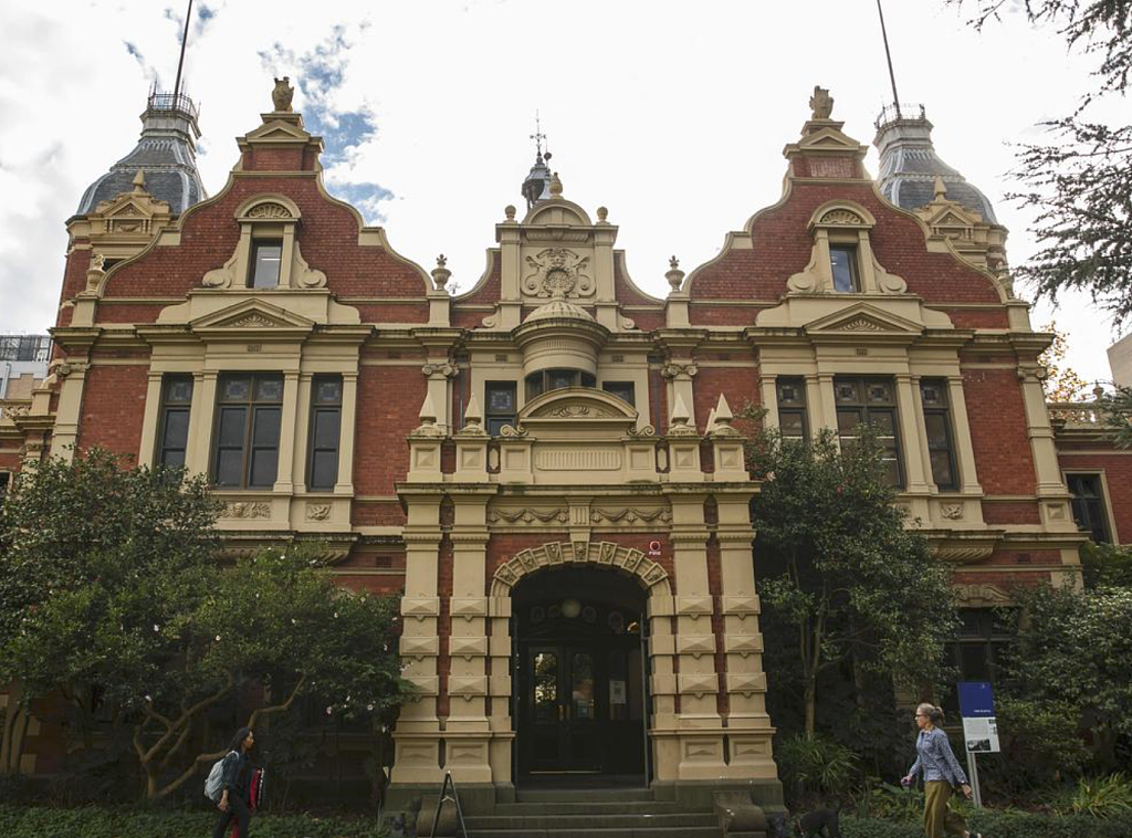 澳洲大学校长年薪百万,比总理还要高!外界痛批:有啥贡献?(组图) - 1