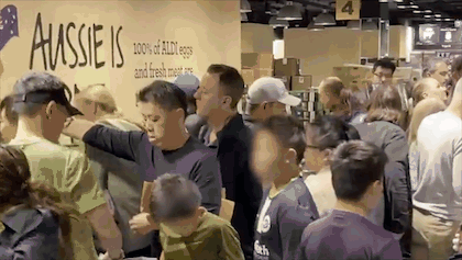 Aldi开启滑雪季特卖，华人区门店被挤爆！大量民众涌入抢购（组图） - 2