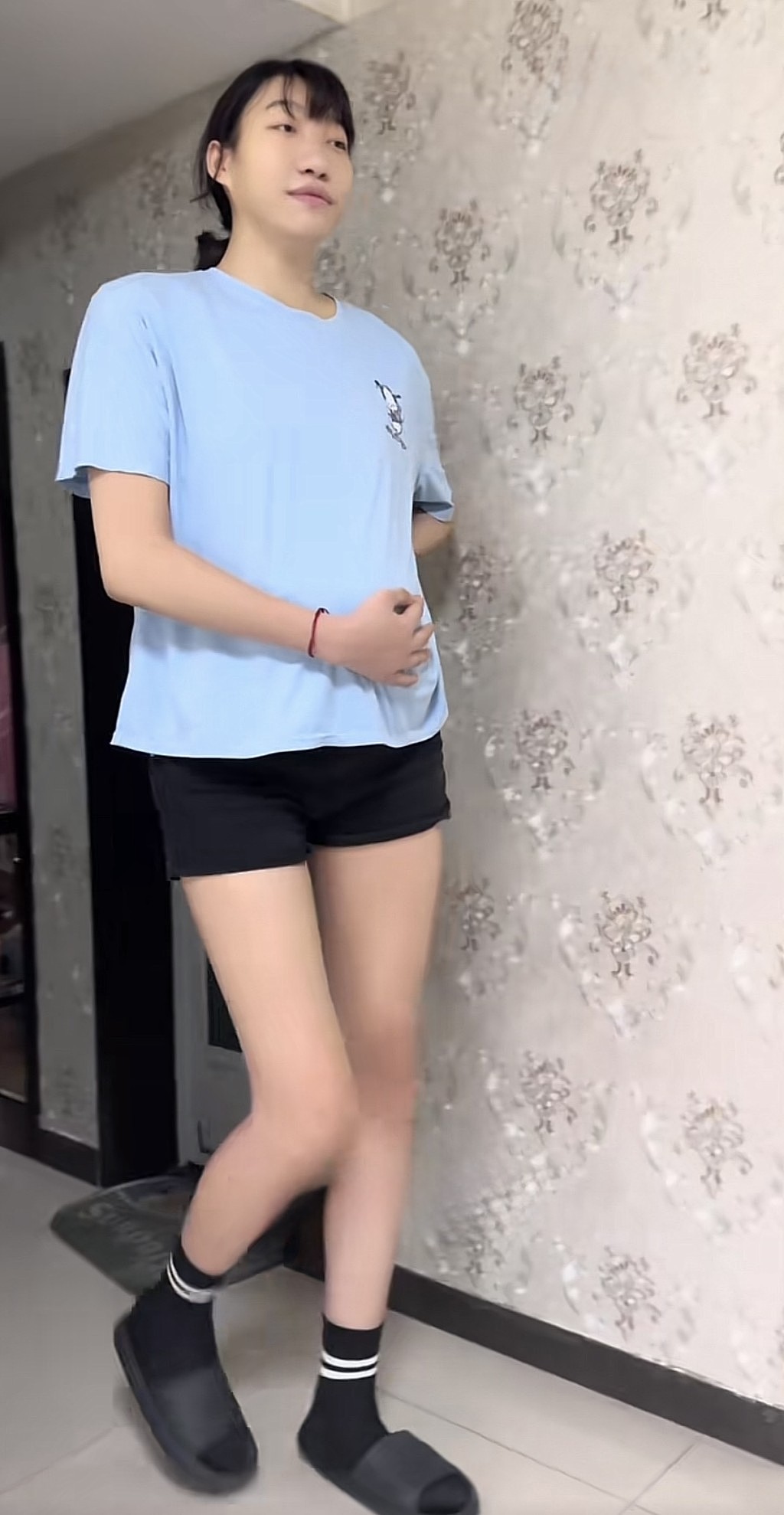 2.2米女巨人恋上1.68米“矮男”，遭网友质疑怀孕作假！女子出示怀孕报告单（组图） - 3