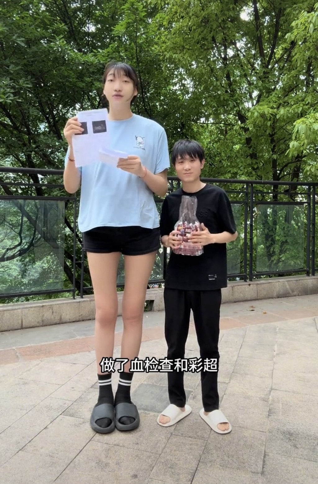 2.2米女巨人恋上1.68米“矮男”，遭网友质疑怀孕作假！女子出示怀孕报告单（组图） - 5