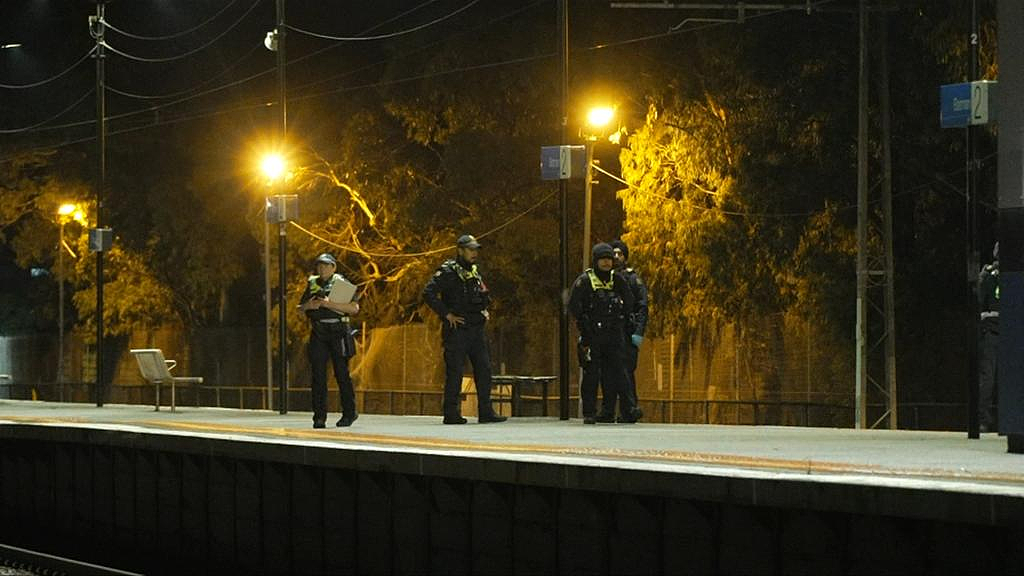 澳洲城铁发生捅人案,1少女受伤送医!4人被捕(组图) - 2
