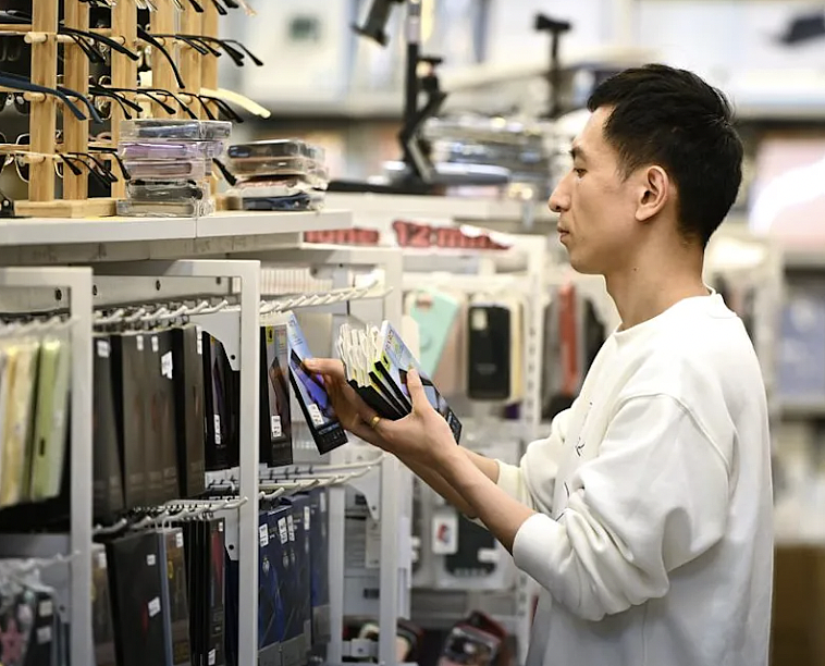 SDA发起“成年年龄,成年工资”运动,促政府改革年轻人薪资政策(图) - 2