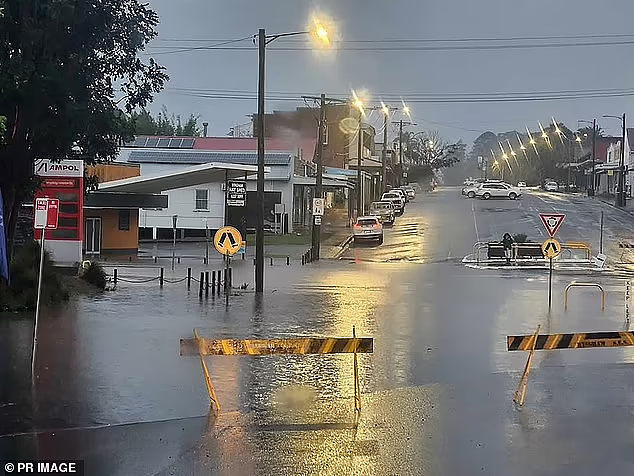 新州洪灾已致1人死亡,数万人被困!多地发布紧急撤离令(组图) - 5