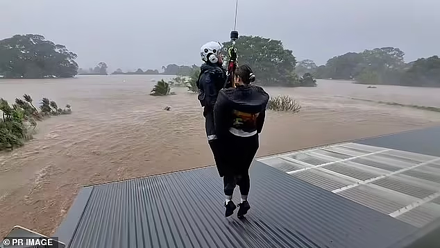 新州洪灾已致1人死亡,数万人被困!多地发布紧急撤离令(组图) - 6