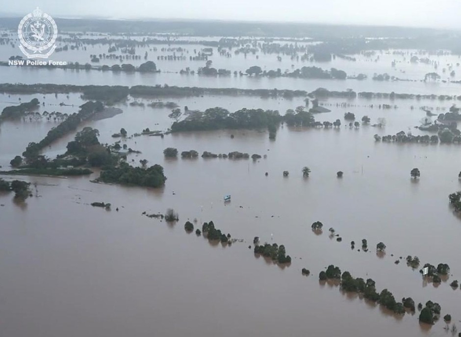 新州暴雨成灾，数万民众被困，至少4人死亡！悉尼渡轮码头被淹，城铁一度停运（组图） - 5