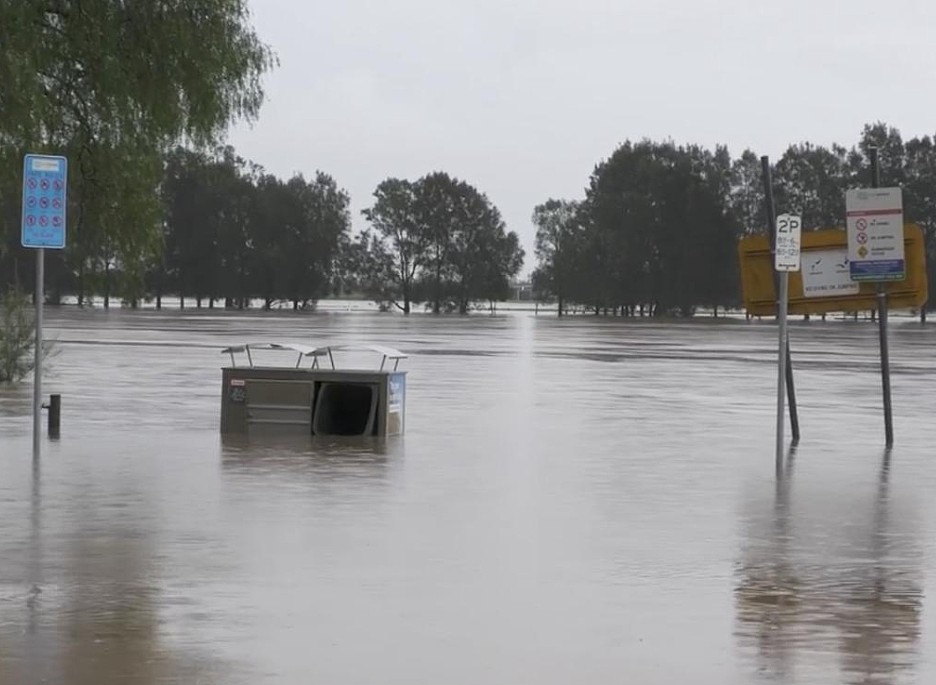 新州暴雨成灾，数万民众被困，至少4人死亡！悉尼渡轮码头被淹，城铁一度停运（组图） - 6