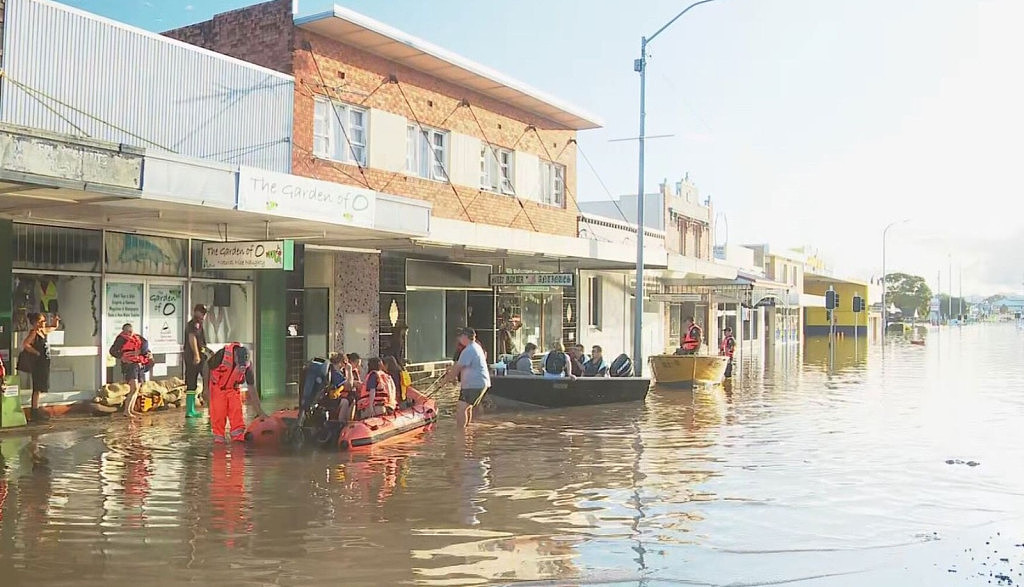 新州暴雨致上万民宅受损,仍有近5万人被洪水围困(组图) - 3