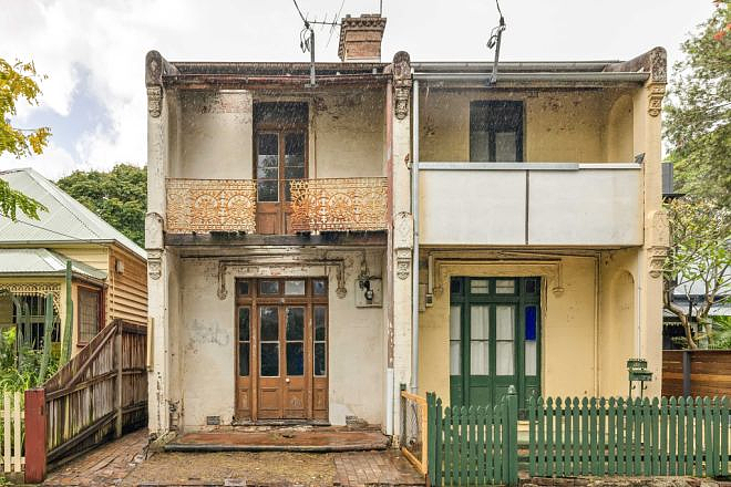 墙皮脱落、墙体开裂...悉尼破旧排屋仍受追捧！开价$140万出售（组图） - 2