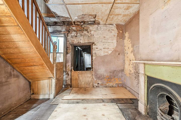 墙皮脱落、墙体开裂...悉尼破旧排屋仍受追捧！开价$140万出售（组图） - 5