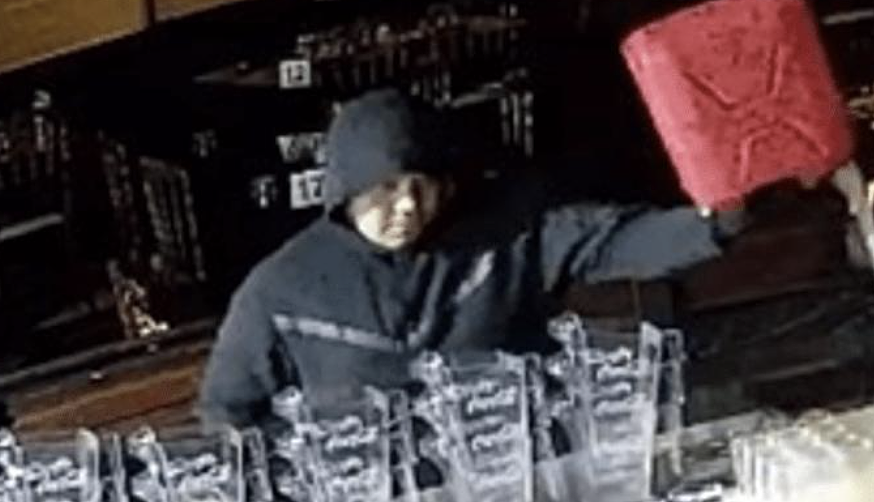 墨尔本餐馆遭纵火袭击,嫌犯自焚逃逸画面曝光(组图) - 2