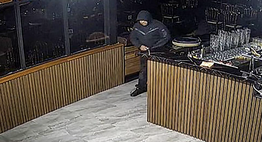 墨尔本餐馆遭纵火袭击,嫌犯自焚逃逸画面曝光(组图) - 4