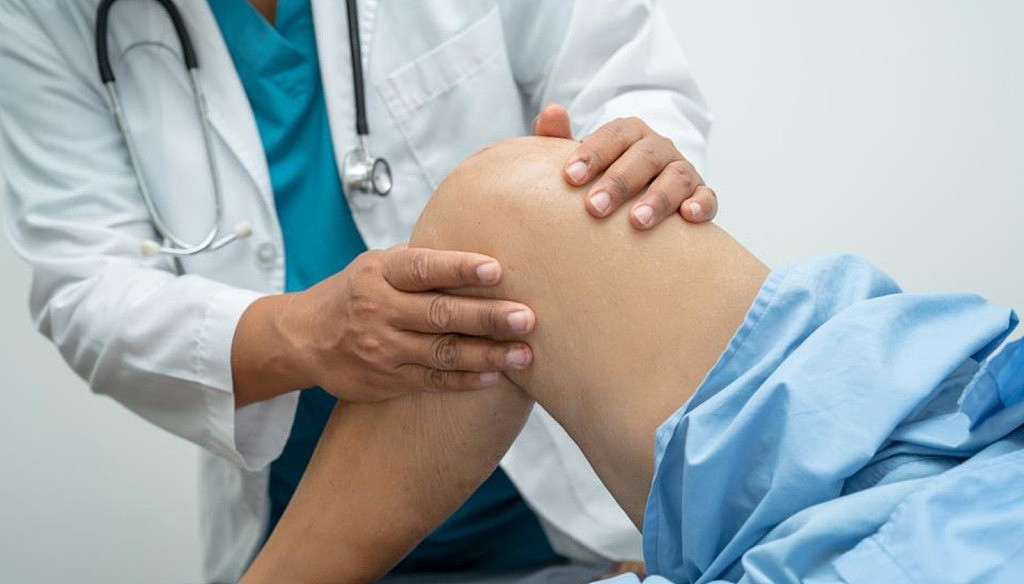 新州医生被控性侵女患者！袭胸、捏乳头、言论挑逗…事后送礼道歉（组图） - 2