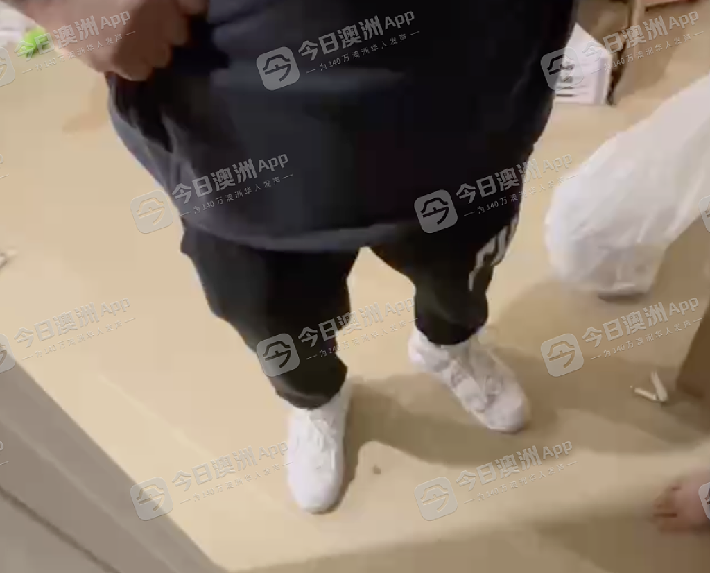 “小心我揍你！”非裔壮汉午夜闯宅，澳洲中国留学生饱受惊吓！“汗毛都立起来了！”（视频/组图） - 1