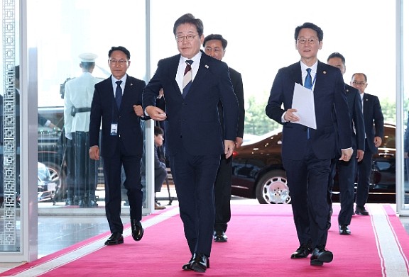 李在明宣誓就任韩国总统！曾批尹锡悦对华外交政策：为何招惹中国？台湾问题与韩国有什么关系？（视频/组图） - 6