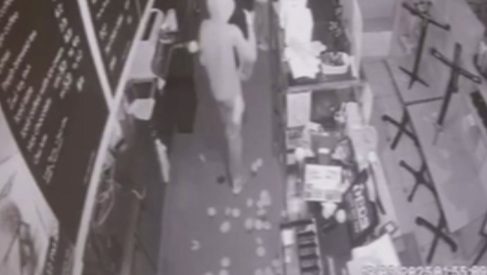 三周内连盗39店,商铺损失超$15万!澳母子犯罪团伙被警方一网打尽(组图) - 3